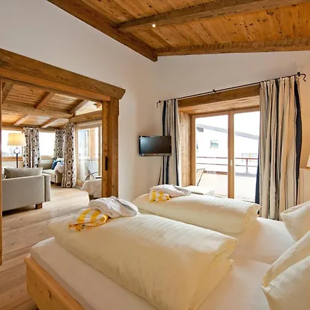 Hubertus Mit Erlebnislandgasthof Reitherwirt 호텔 3*